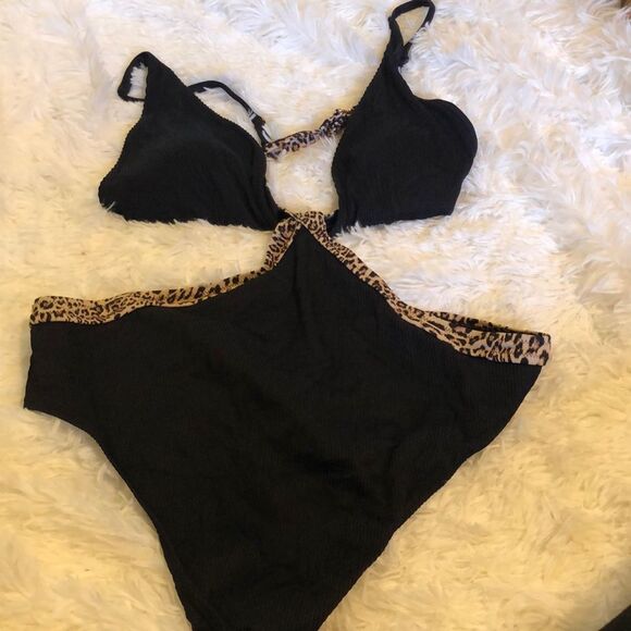 Leopard Print Contrast Trim Stretch Plunged Cut Out One-Piece Swimsuit XL NWT - Picture 3 of 9
